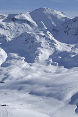 Fototapeta na wymiar Skitourenparadies Bivio, Blick von Crap da Radons auf Piz Grevasalvas 2932m