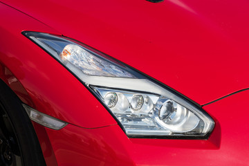 自動車のヘッドライト　Headlight of the car