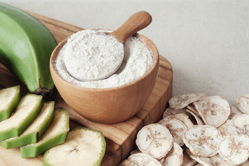 Raw and dried green bananas, plantain flour, Resistant Starch, prebiotic food, Gut health