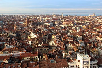 Fototapeta na wymiar Vue de Venise depuis la tour Campanile de Saint-Marc, Venise, Italie 