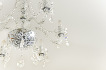 透明なシャンデリア