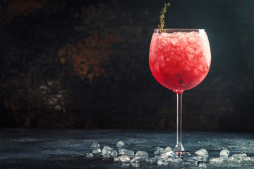 Red drink with ice - obrazy, fototapety, plakaty