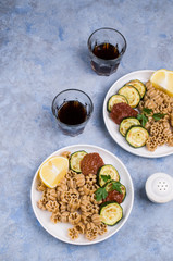 Brown pasta with vegetables