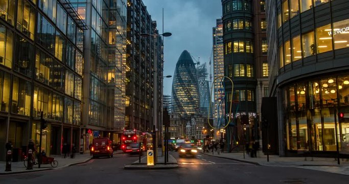 Timelapse view of a busy crossroad at a traffic light in the hearth of the financial district of the City of London