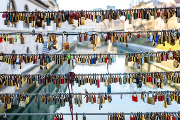 Love locks on the butchers bridge in Ljubljana Slovenia. - obrazy, fototapety, plakaty