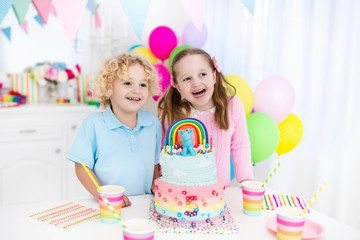 Obraz na płótnie Canvas Kids birthday party with cake