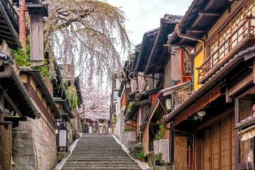 Gordijnen Oude stad Kyoto, het Higashiyama-district tijdens het sakura-seizoen © f11photo