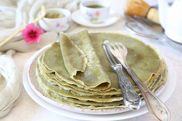Matcha green tea pancakes (blinis)