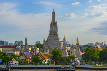 Obraz premium Wat Arun during day time.