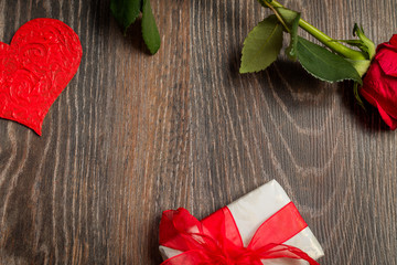 valentines card valentines day card valentine day heart on table valentines day gift box gift heart roses and hearts roses romance flowedesign table wood celebration valentine gift love background red