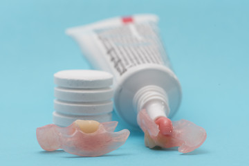 Temporary false teeth on isolated background