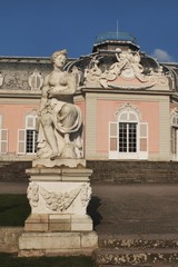 Fototapeta na wymiar Statue am Schloss Benrath, Düsseldorf
