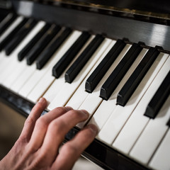 Fototapeta premium gra na pianinie 
