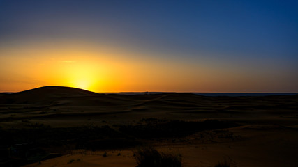 Obraz premium Wschód słońca na Wydmach Erg Chebbi, Sahara, Maroko