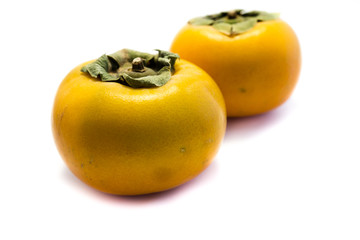 Kaki Kakipflaume isoliert freigestellt auf weißen Hintergrund, Freisteller