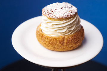  houx cake with eclair cream