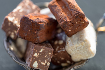 Italienische Trüffelpralinen - Tartufo dolce nero - Cremino mit Torrone