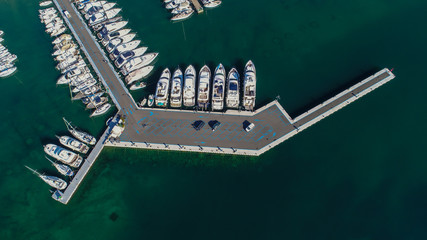 Fototapeta na wymiar Panorámica aérea de el puerto de Andratx