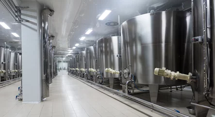 Photo sur Plexiglas Bâtiment industriel barrels  in winemaker factory