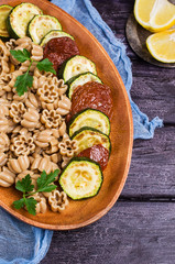 Brown pasta with vegetables