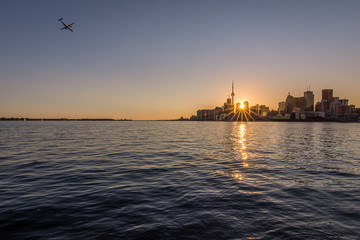 Naklejka premium Sunset over Toronto