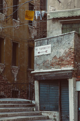 Schild zum Vaporetto in Venedig
