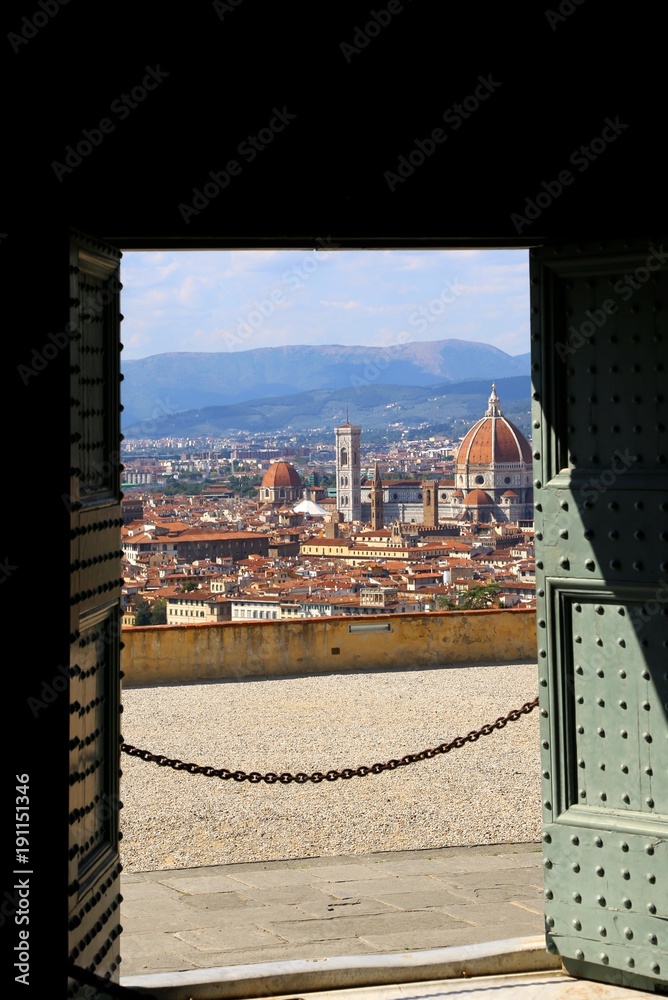 Wall mural Panoramic view of FLORENCE in Italy from an open Gate