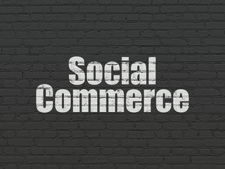 Obraz premium Advertising concept: Painted white text Social Commerce on Black Brick wall background