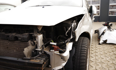 Unfallwagen mit Frontschaden 