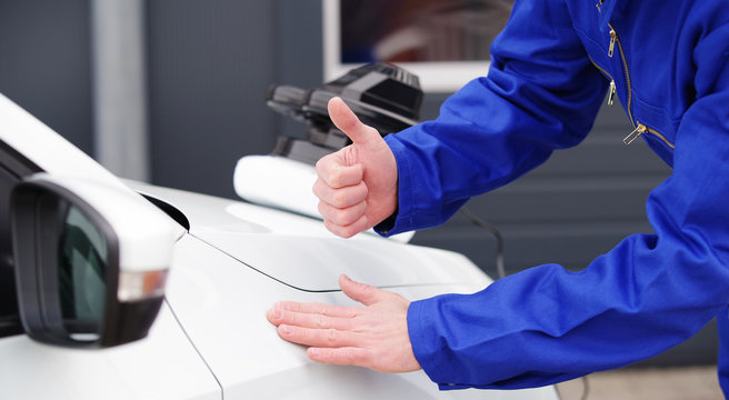 Auto-Aufbereitung, Politur mit einer Maschine 
