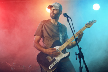 Obraz premium The guitarist performs on stage.
