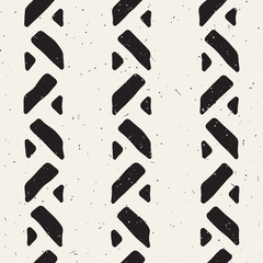 Seamless geometric doodle lines pattern in black and white. Adstract hand drawn retro texture.