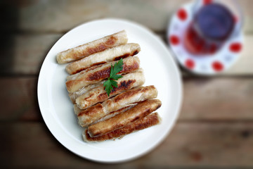 Sigara boregi 'cigarette borek' or kalem boregi 'pen borek', a smaller, cylindrical variety is often filled with feta cheese, potato, parsley and sometimes with minced meat or sausage.