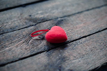 Obraz premium Hearts on a wooden old background. The concept for St. Valentine's Day