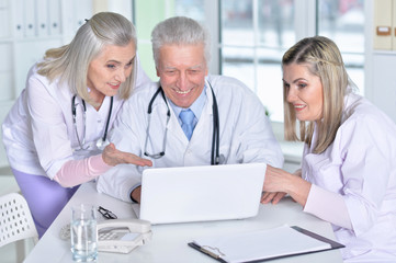 doctors discussing something