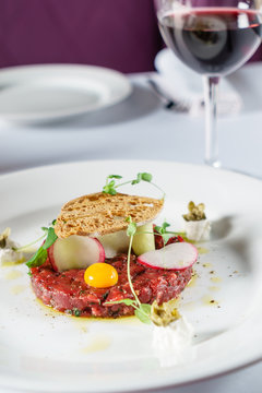 beef tartar with egg