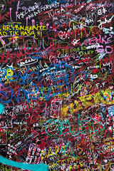 Fototapeta na wymiar wall painted with fine graffiti