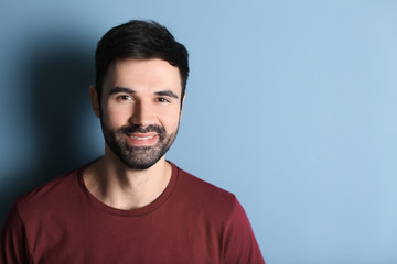 Fototapeta premium Young bearded man in casual clothes on color background