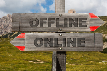 Schild mit Online und Offline
