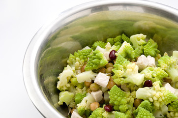 ロマネスコとミックスビーンズのサラダ