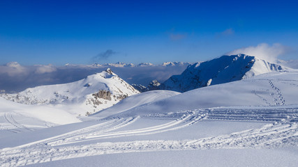 Fototapeta na wymiar panorama invernale dalla cima di Piazzo - Alpi Orobie