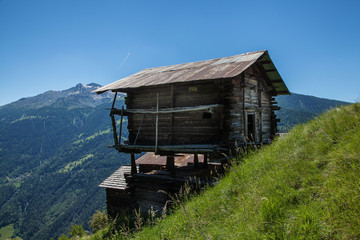 Chalet et mazot en Valais, Suisse