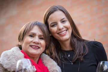 A mother with her daughter posing at home.