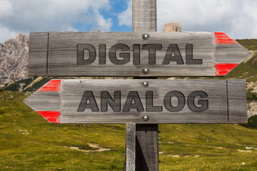 Schild Analog und Digital