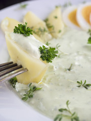 Grüne Sauce mit Pellkartoffeln