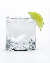 Gordijnen wodka frisdrank met limoen © wollertz