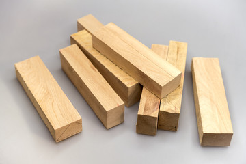 Schnitzholzblöcke aus Lindenholz
