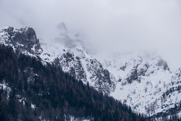 Fototapeta na wymiar Mountain scenery with alpine peaks shrouded in fog