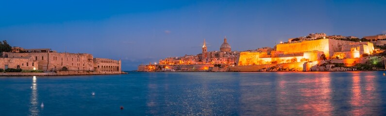Obraz na płótnie Canvas Valletta,Sliema,Malta: Cityscape over the Marsamxett Harbour