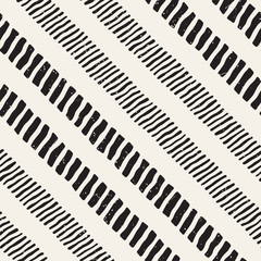 Naklejka premium Hand drawn style seamless pattern. Abstract geometric tiling background in black and white. Vector doodle line lattice